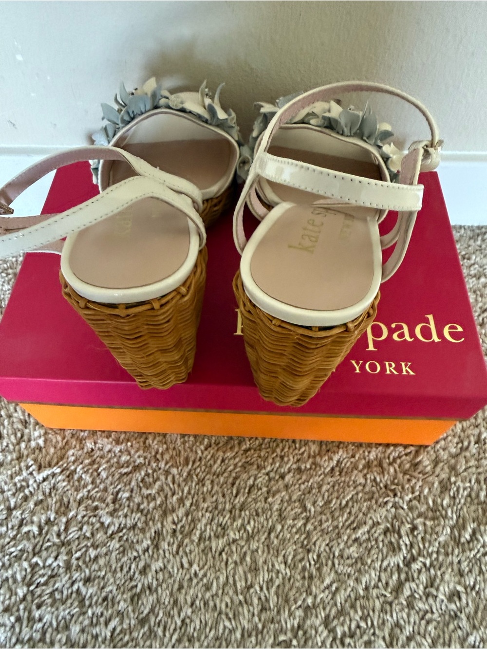 Kate Spade New York Fiori wicker wedge. Size 8 - Picture 3 of 8